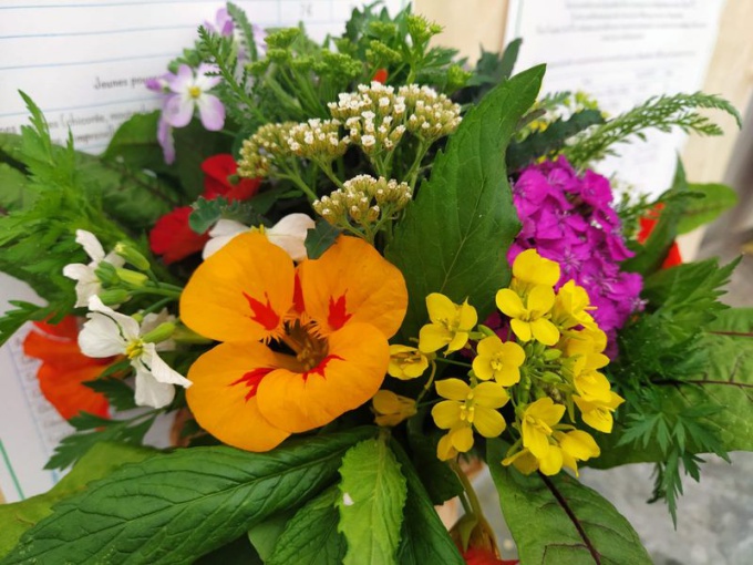 Bouquet de fleurs comestibles